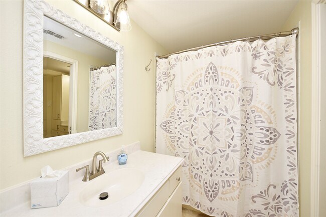 Building Photo - 12800 Melville Dr