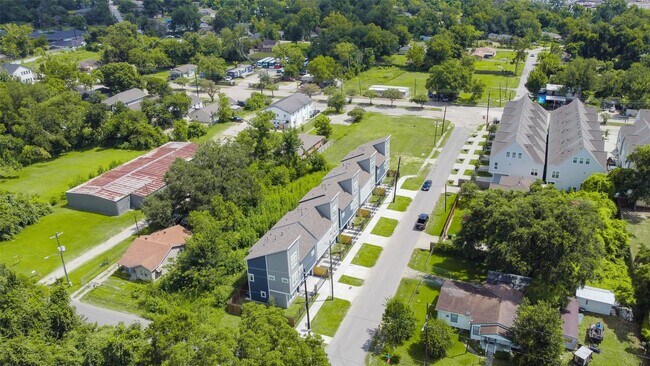 Building Photo - 6204 Maybell St