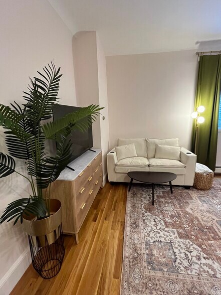 Building Photo - 515 Beacon St