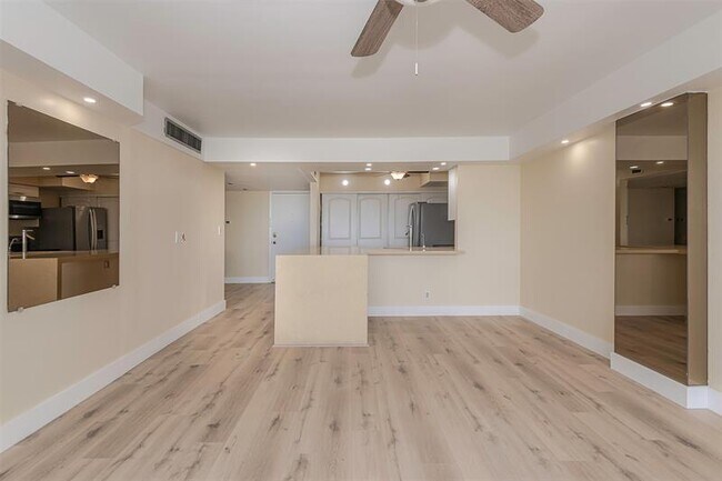 Building Photo - 1400 S Ocean Dr