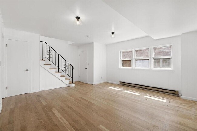 Building Photo - 43 W 30th St