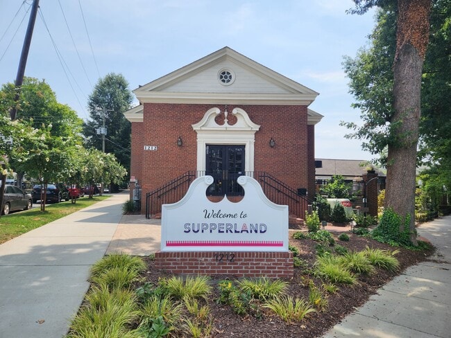 Building Photo - 1415 Hamorton Pl