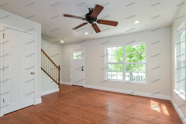 Building Photo - 448 Maple Ln