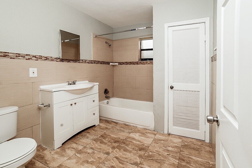 Building Photo - 16401 NW 21st Ave