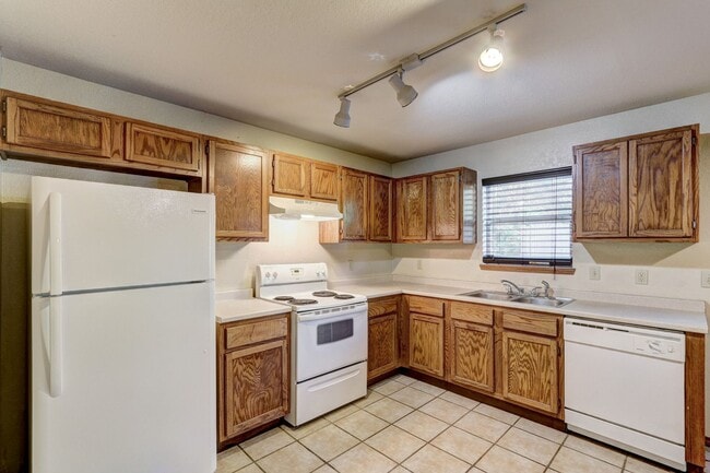 Building Photo - 10616 White Oak Canyon Rd, Oklahoma City, OK 73162