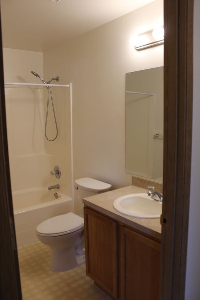 Building Photo - Four bedroom, two bath family home on quie...