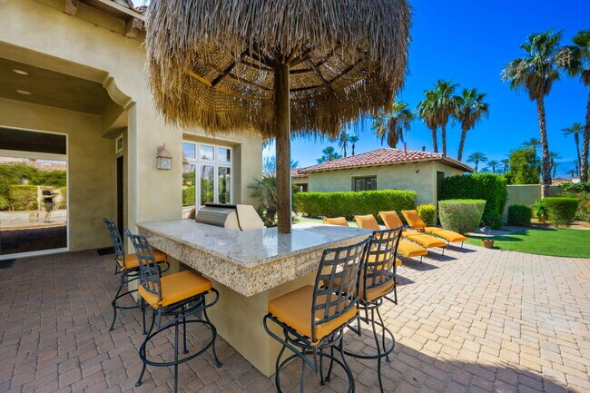 Building Photo - 56222 Village Dr