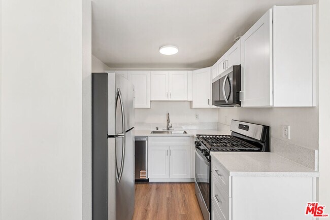 Building Photo - 836 Ashland Ave