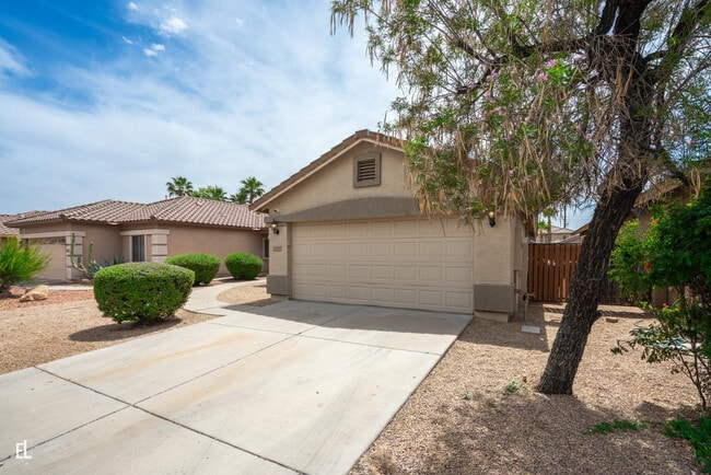 Building Photo - 12937 W Bloomfield Rd