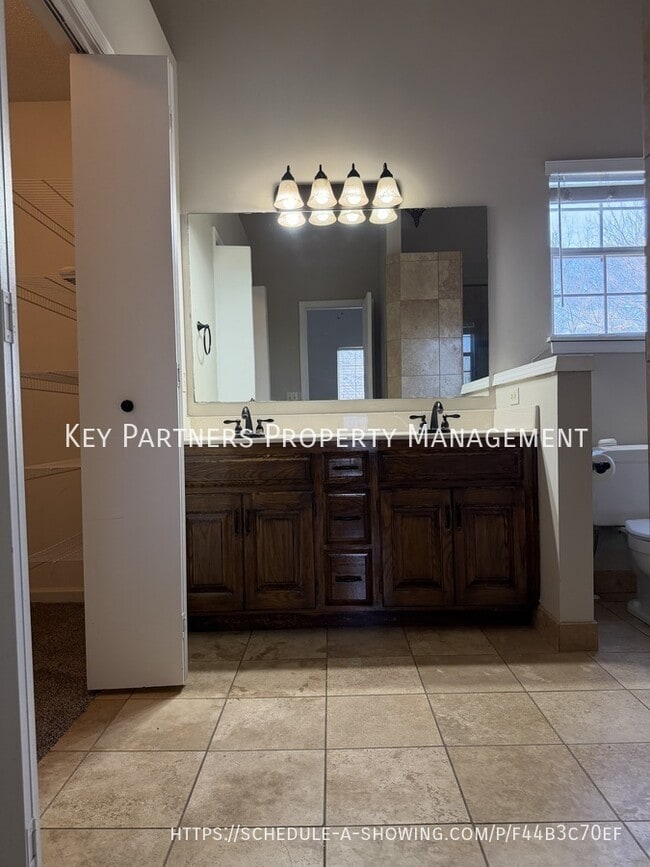 Building Photo - 14720 Goodman St