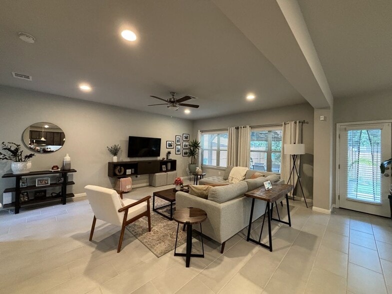 Building Photo - 79 Carefree Ct