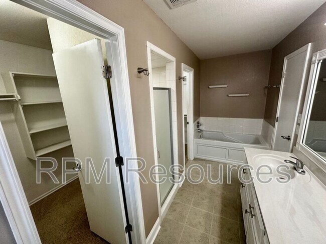 Building Photo - 8208 Greer Way