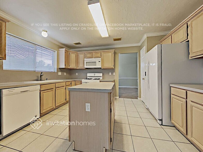 Building Photo - 8006 Carmel Cir