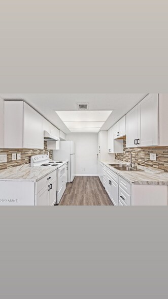 Building Photo - 3810 N Maryvale Pkwy