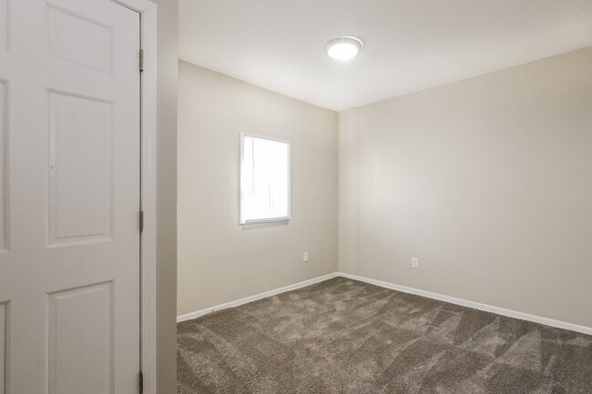 Building Photo - 1515 Villa Ave