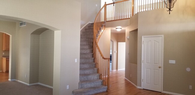 Building Photo - 3 Bedroom + Loft with Main Floor Office and 3 Car Garage!