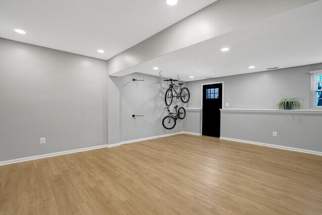 Building Photo - 6063 Hydrangea Dr