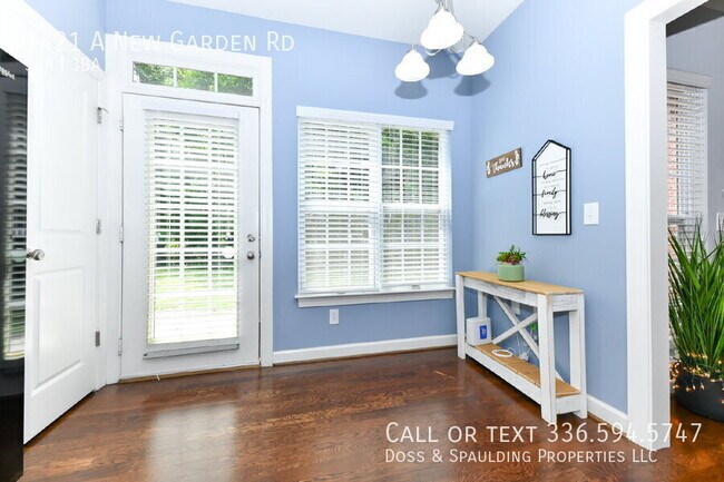 Building Photo - 1421 New Garden Rd