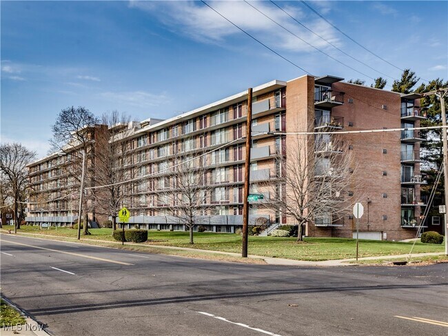 Building Photo - 2331 E Market St