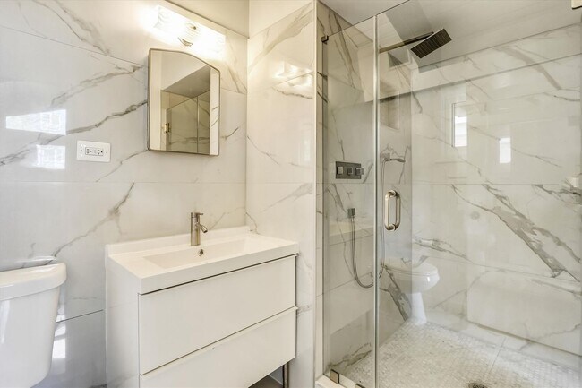 Building Photo - 3/3 Beautiful Contemporary Home in Greenwich Forest