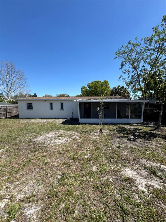 Building Photo - 2336 Nansen Ave