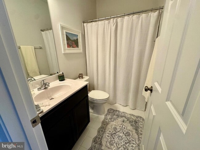 Building Photo - 100 Batik Wy