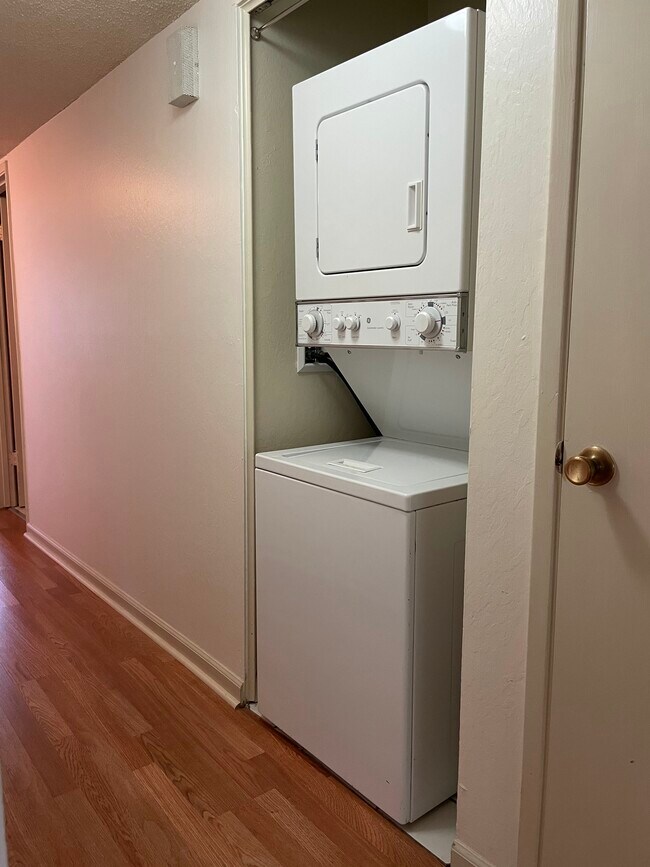 In-Unit Washer & Dryer - 2450 W Bayshore Rd