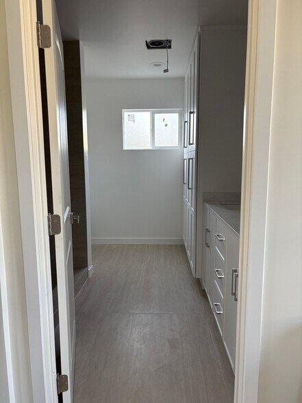 Building Photo - 11911 Stagg St