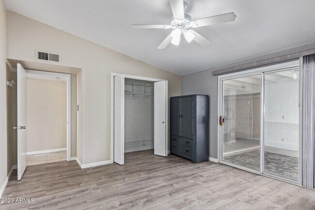 Building Photo - 10612 W Oakmont Dr