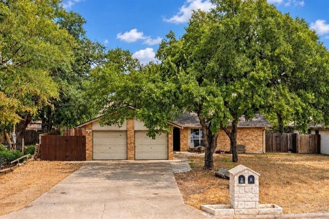 Building Photo - 8808 Pineridge Dr