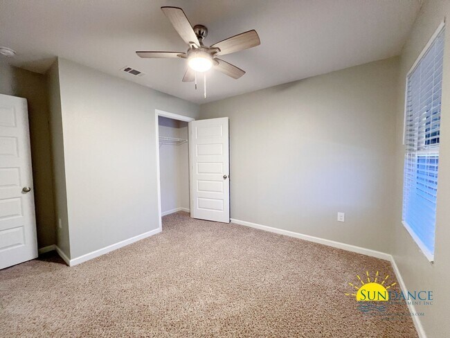 Building Photo - Gorgeous 4 Bedroom Home in Crestview!