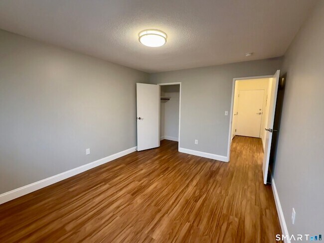 Building Photo - 1168 Main St