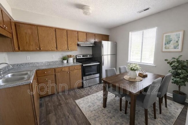 Building Photo - 2814 Rochelle St