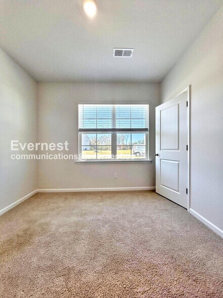 Building Photo - 152 Lulu Ln