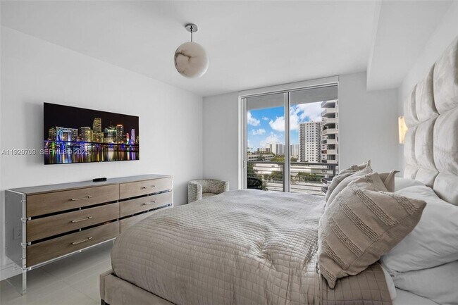 Building Photo - 2831 N Ocean Blvd