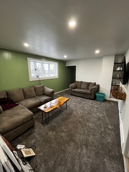 Building Photo - 2115 Wiemann St