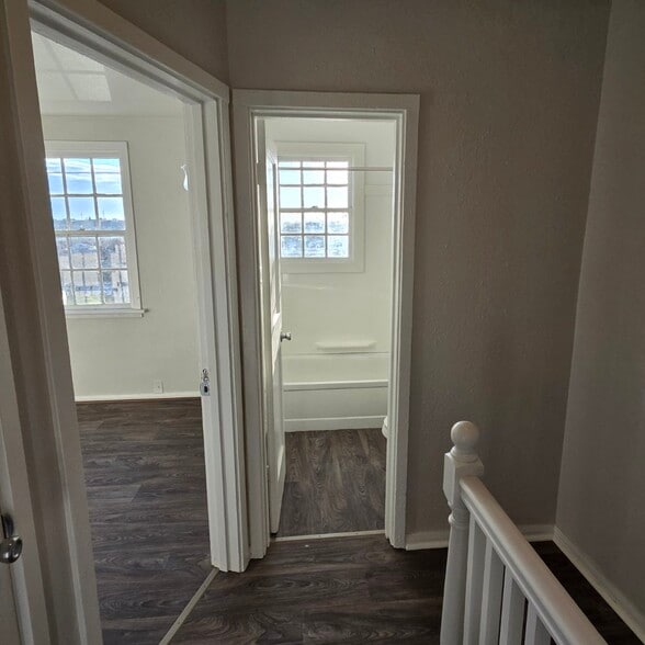 Building Photo - 1409 NW Carden Ave