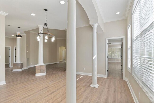 Building Photo - 8643 Carillion Pl