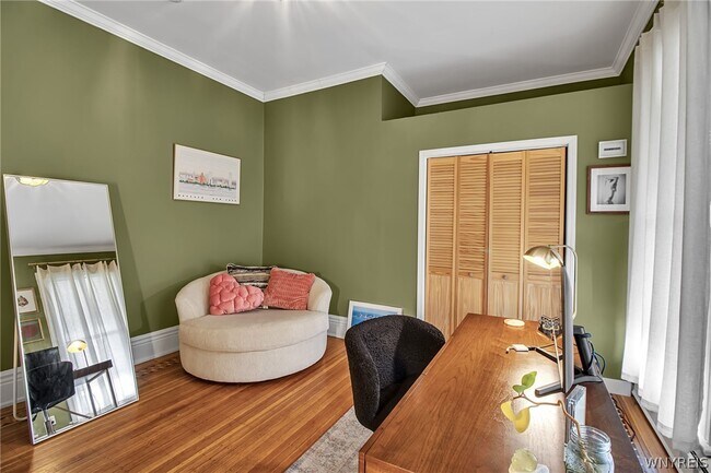 Building Photo - 370 Bryant St