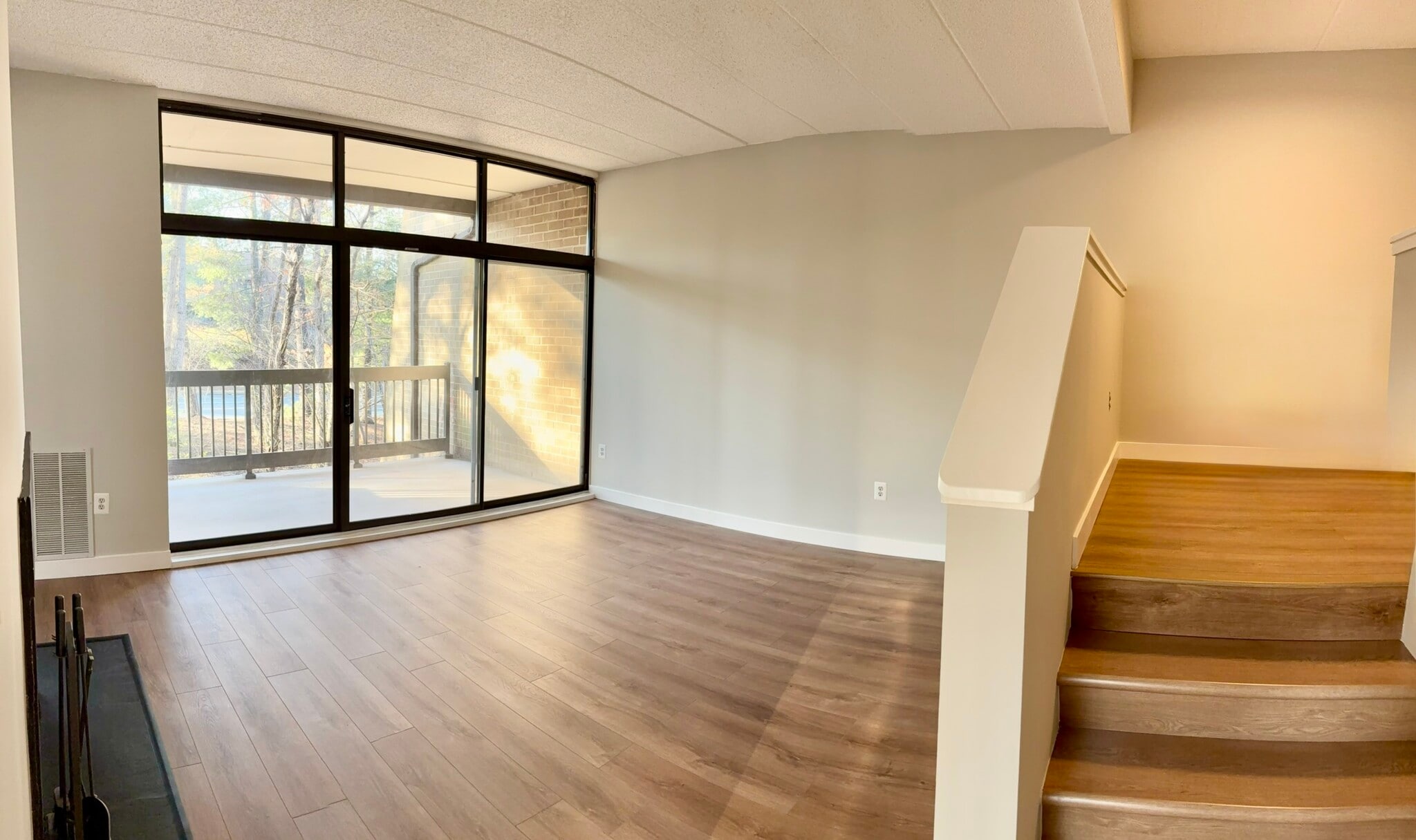 high ceilings in main area - 11557 Rolling Green Ct