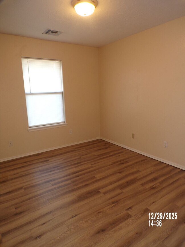 Building Photo - Fantastic eastside home