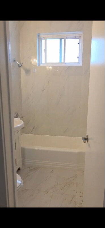 Building Photo - 1435 E Maple St