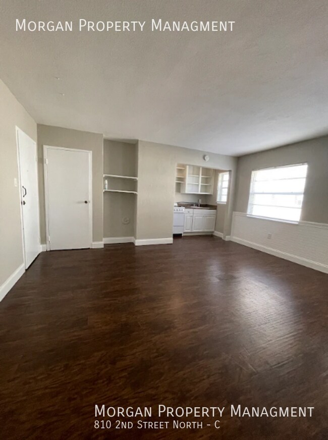 Building Photo - 810 2nd St N