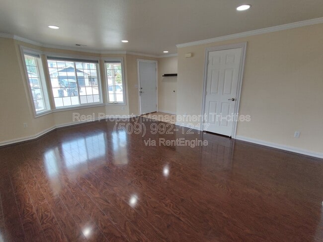 Building Photo - 7912 Redonda Dr
