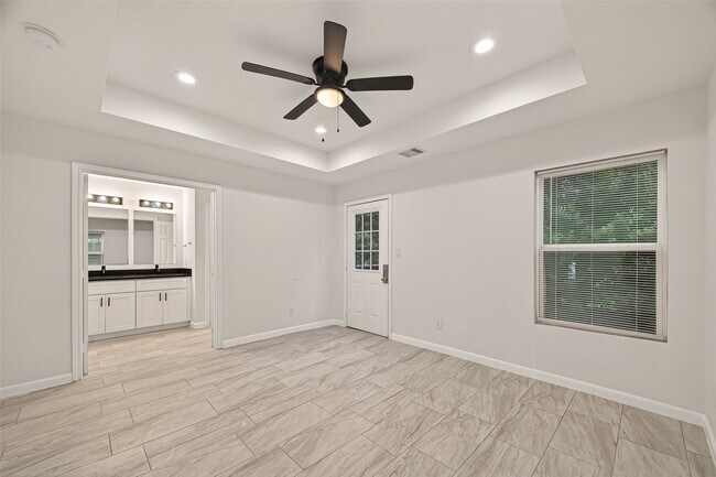 Building Photo - 4302 Hirsch Rd