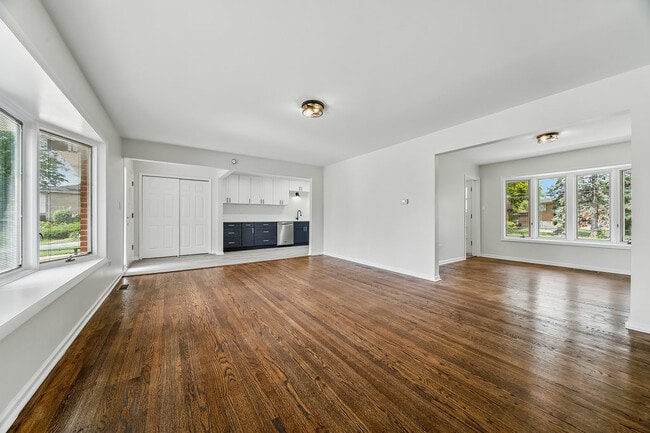 Building Photo - 554 E 168th Pl