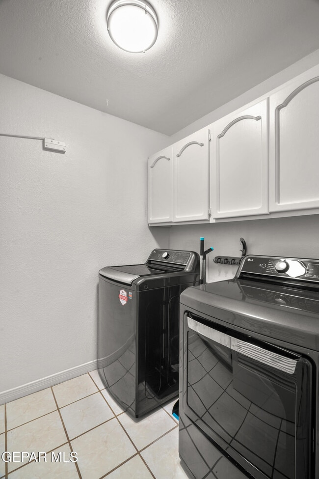 Building Photo - 6205 La Posta Dr