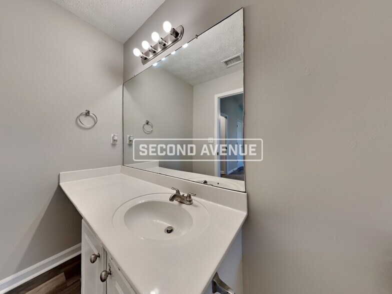 Building Photo - 6614 Rebecca Lou Ln
