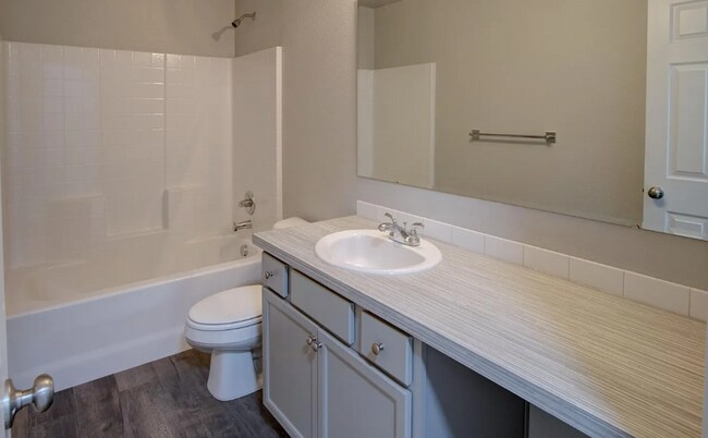 Building Photo - Beautifully Maintained Single-Family Home ...