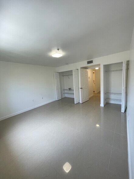 Building Photo - 2841 NE 185th St